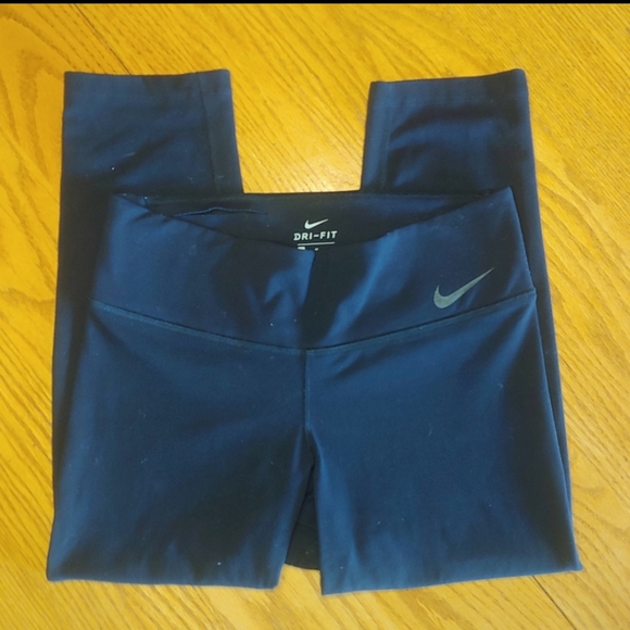 Nike Dri-Fit Crops sz Med - Picture 2 of 3